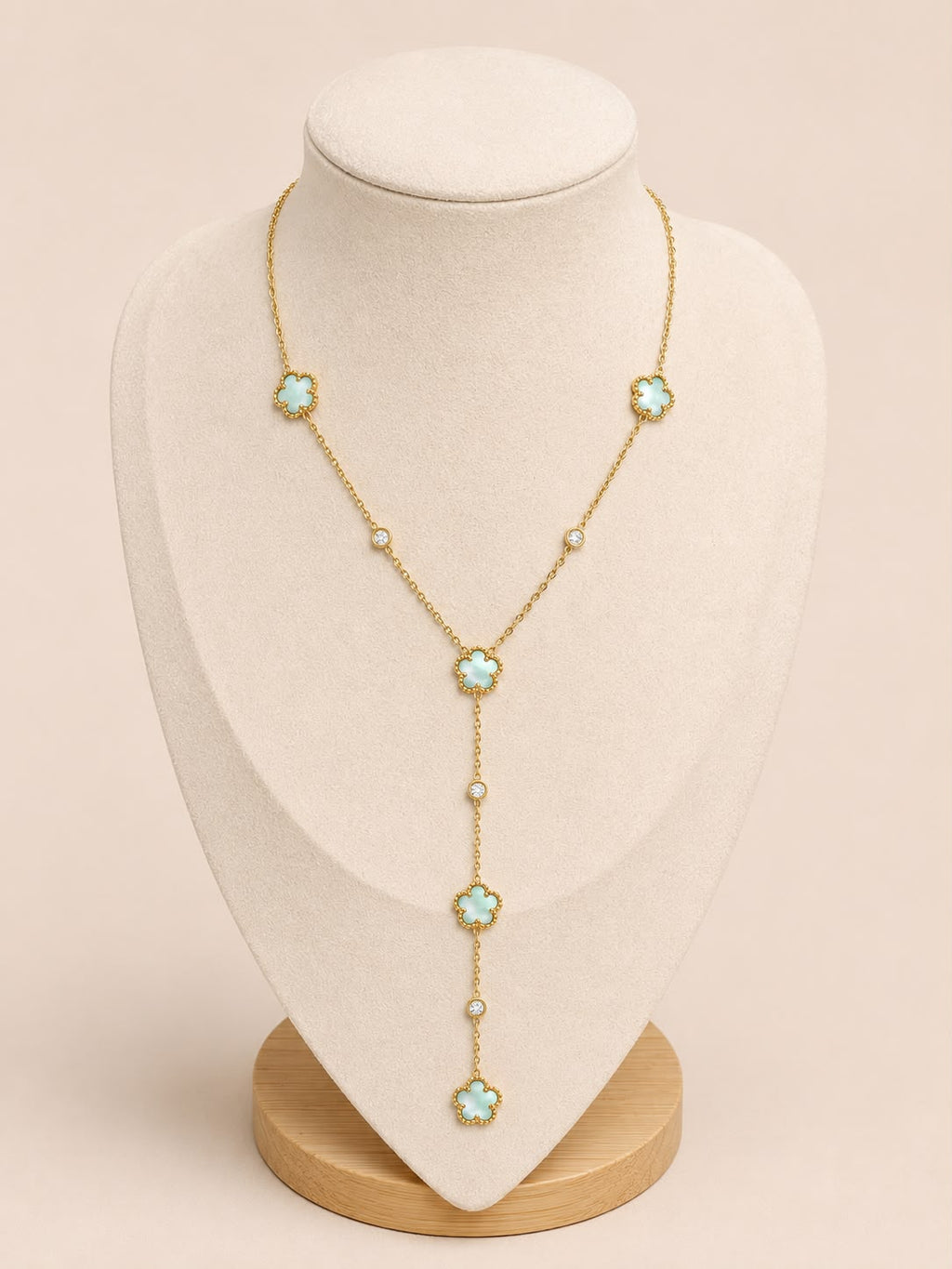 Collier V Petalia